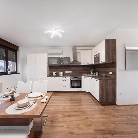 Agoston Apartman 4 - Boti Pecs Exterior photo
